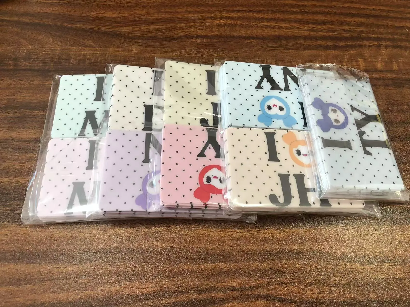 JOJO Pack sender kredittkortdekselklistremerker til amerikanske kunder