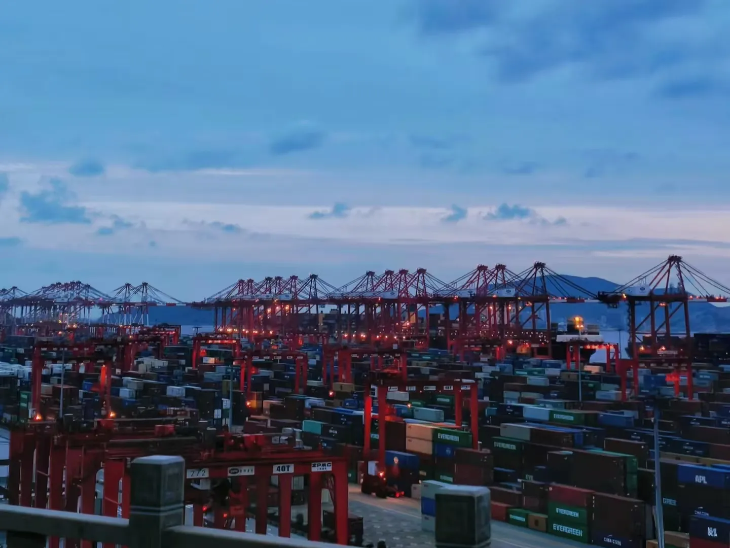 Den totale verdien av Kinas import- og eksporthandel nådde 41,21 billioner yuan.