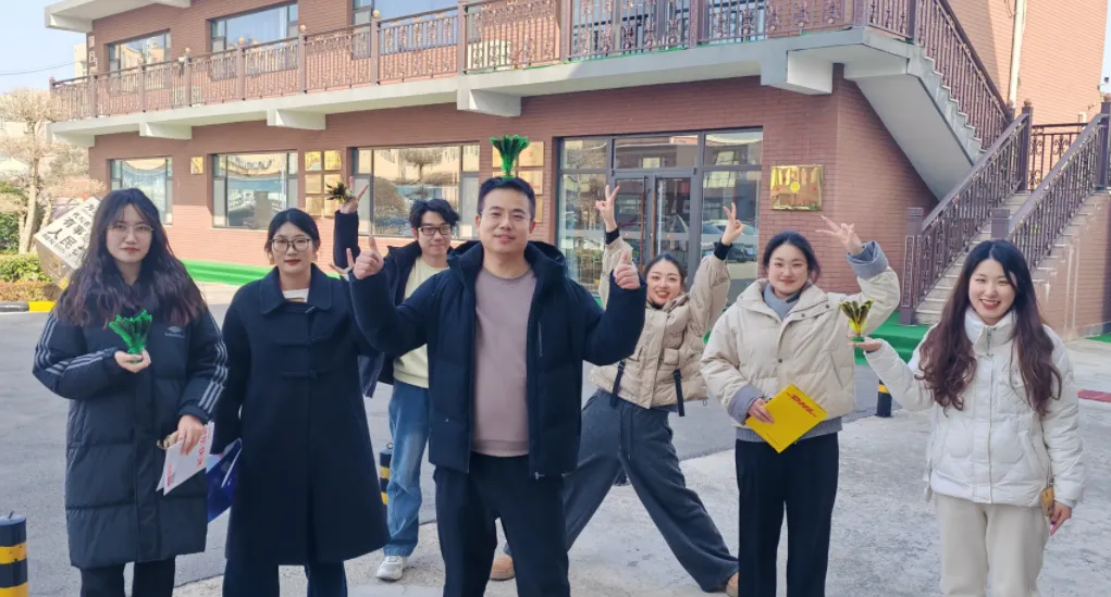 Kort lunsjpause gir energi til kontoret med fjærkulemoro