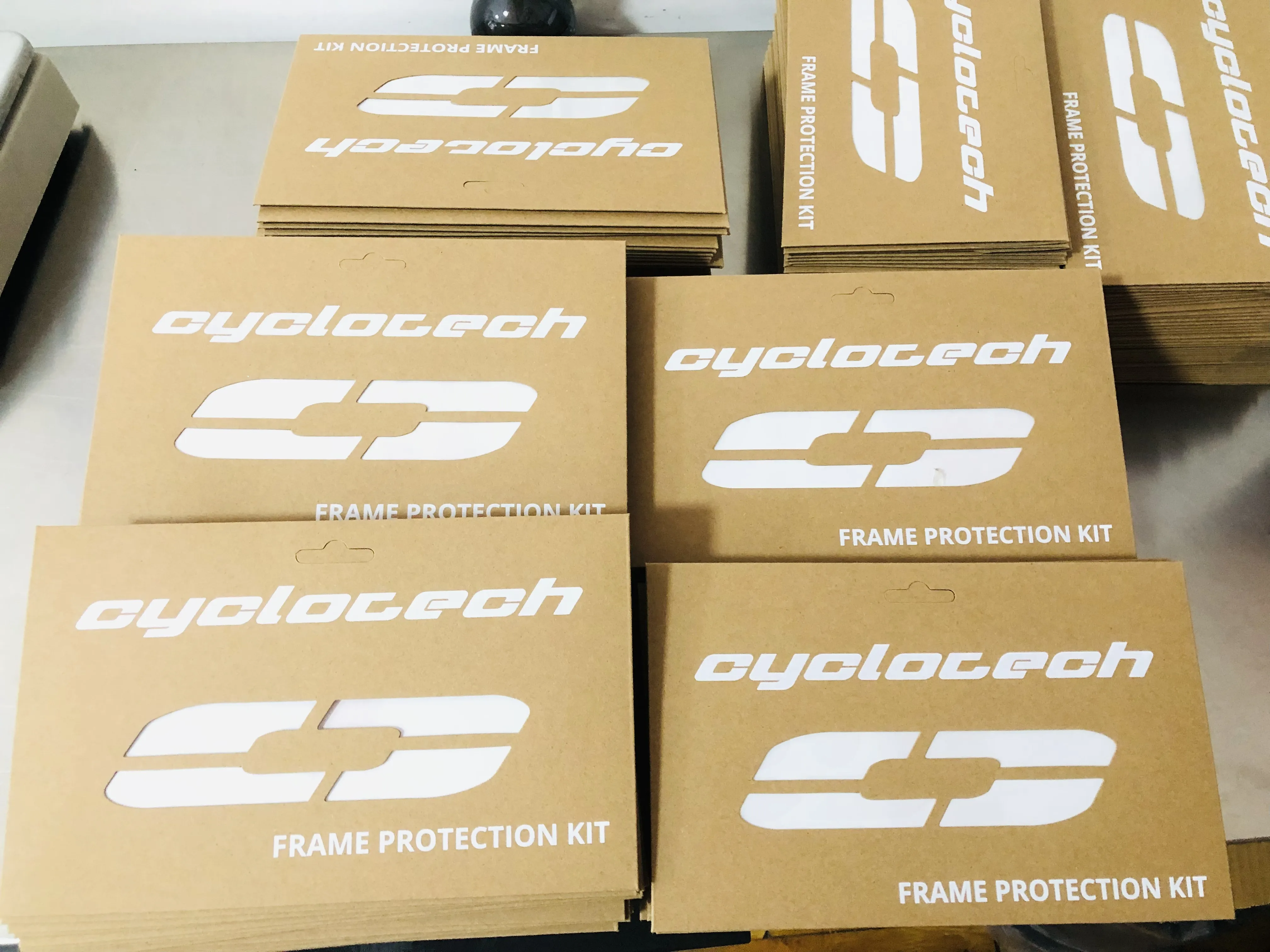 Sykkelrammeklistremerker sendes nå til Nederland