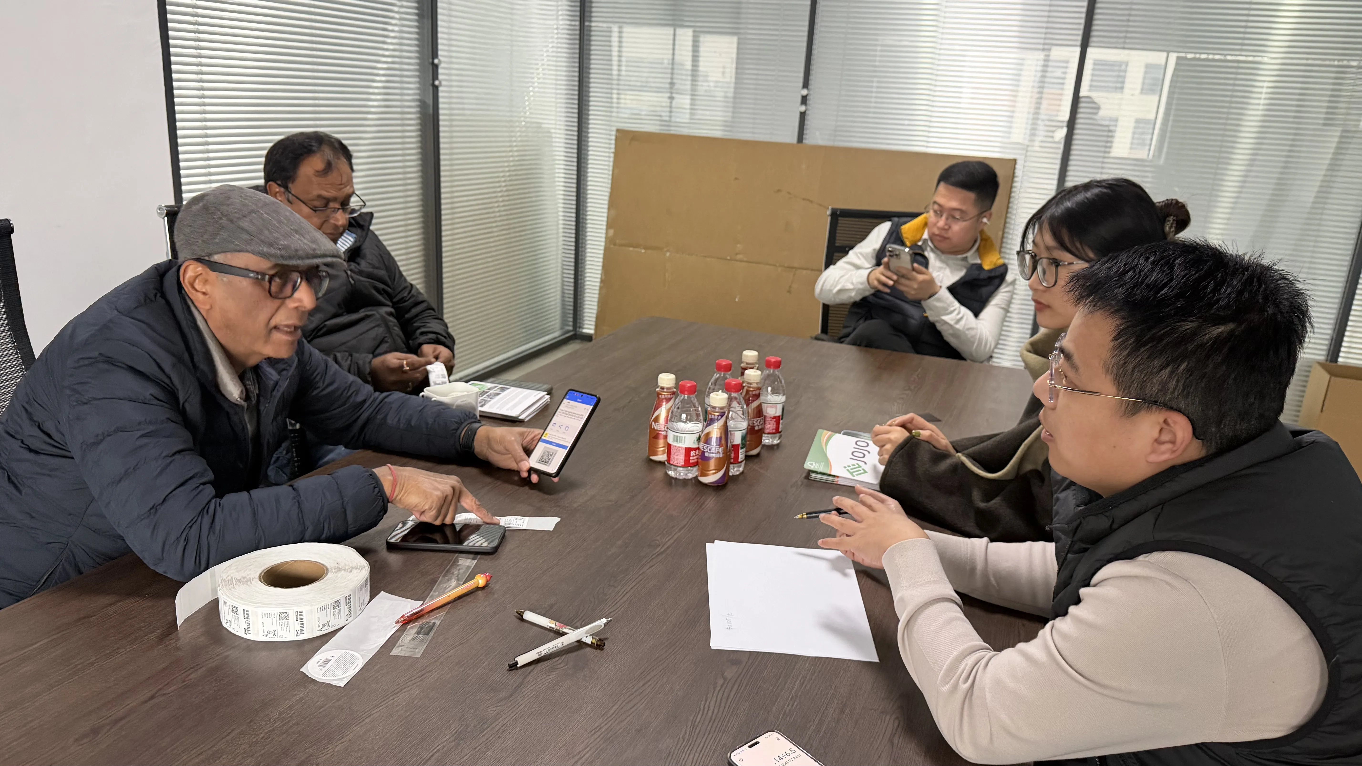 Hjertelig velkommen kunder til å besøke fabrikken vår